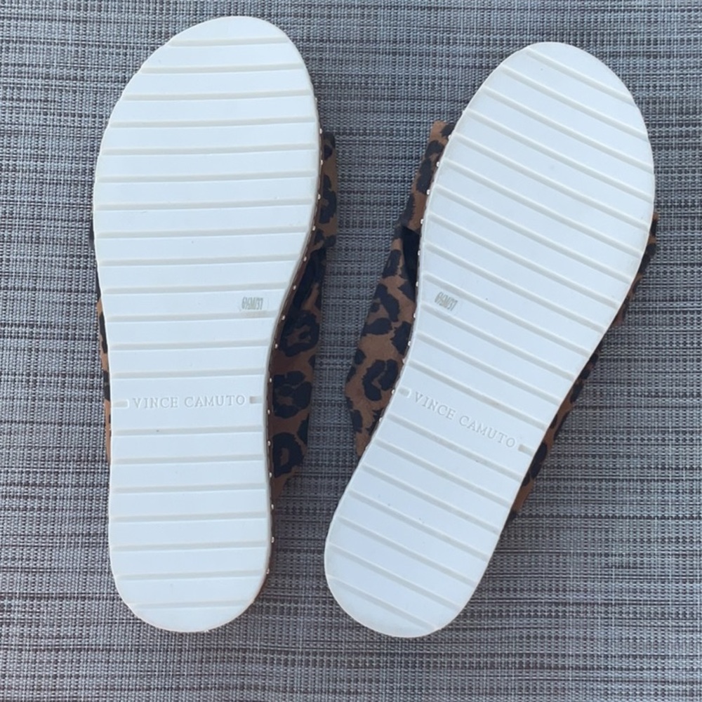Vince Camuto Flat Form Slip OnTwisted Strap Sandal In Animal Print Size 6.5” - Picture 5 of 12